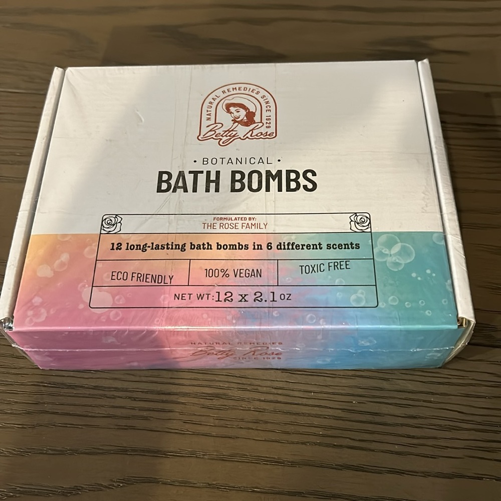 NWT…12 Botanical Bath Bombs